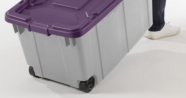 container with casters